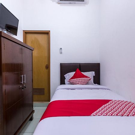Hotel Oyo 1082 Kost Arie 1 Yakarta Exterior foto