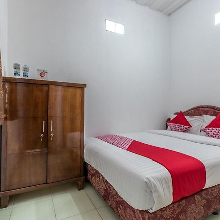 Hotel Oyo 1082 Kost Arie 1 Yakarta Exterior foto