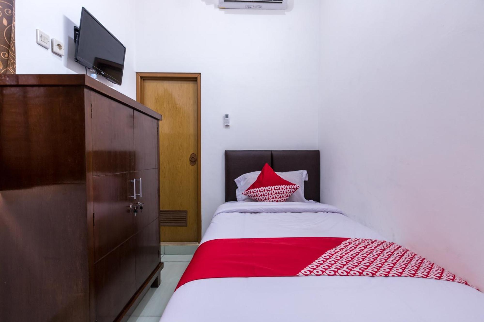 Hotel Oyo 1082 Kost Arie 1 Yakarta Exterior foto