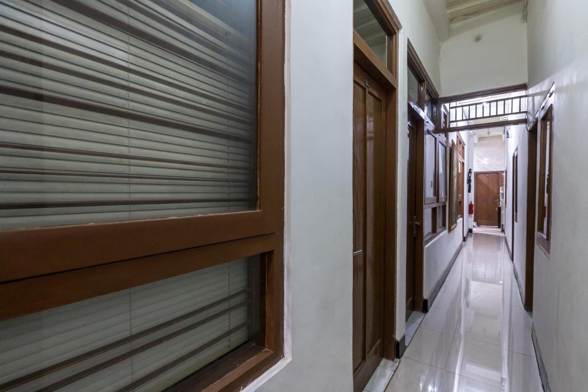 Hotel Oyo 1082 Kost Arie 1 Yakarta Exterior foto