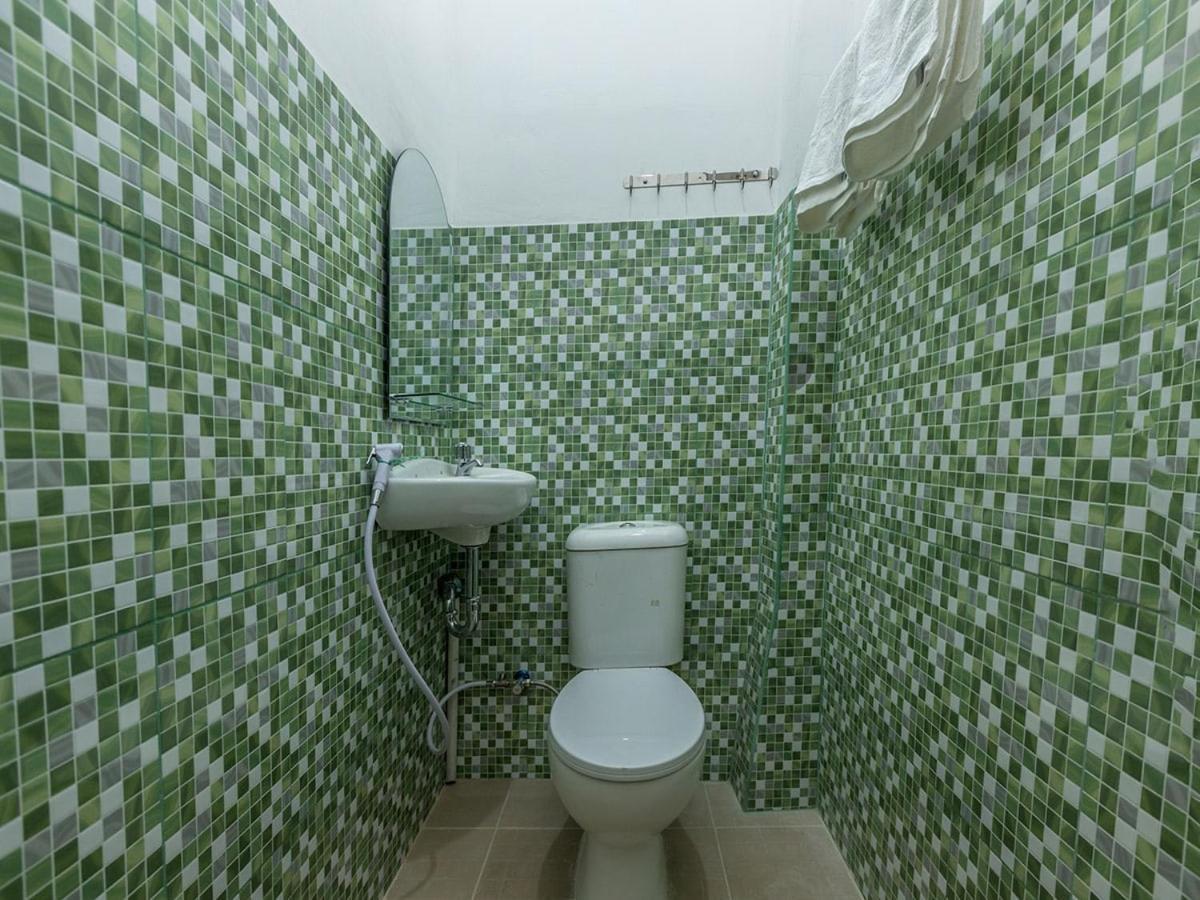 Hotel Oyo 1082 Kost Arie 1 Yakarta Exterior foto