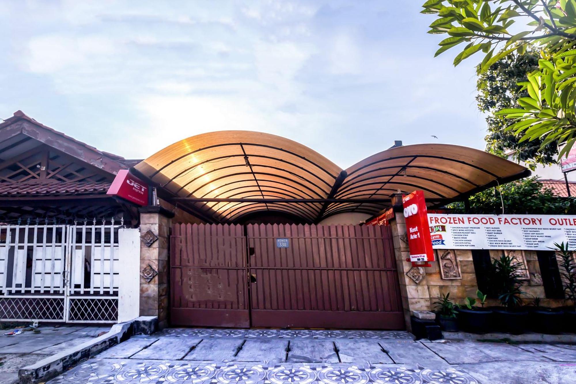 Hotel Oyo 1082 Kost Arie 1 Yakarta Exterior foto