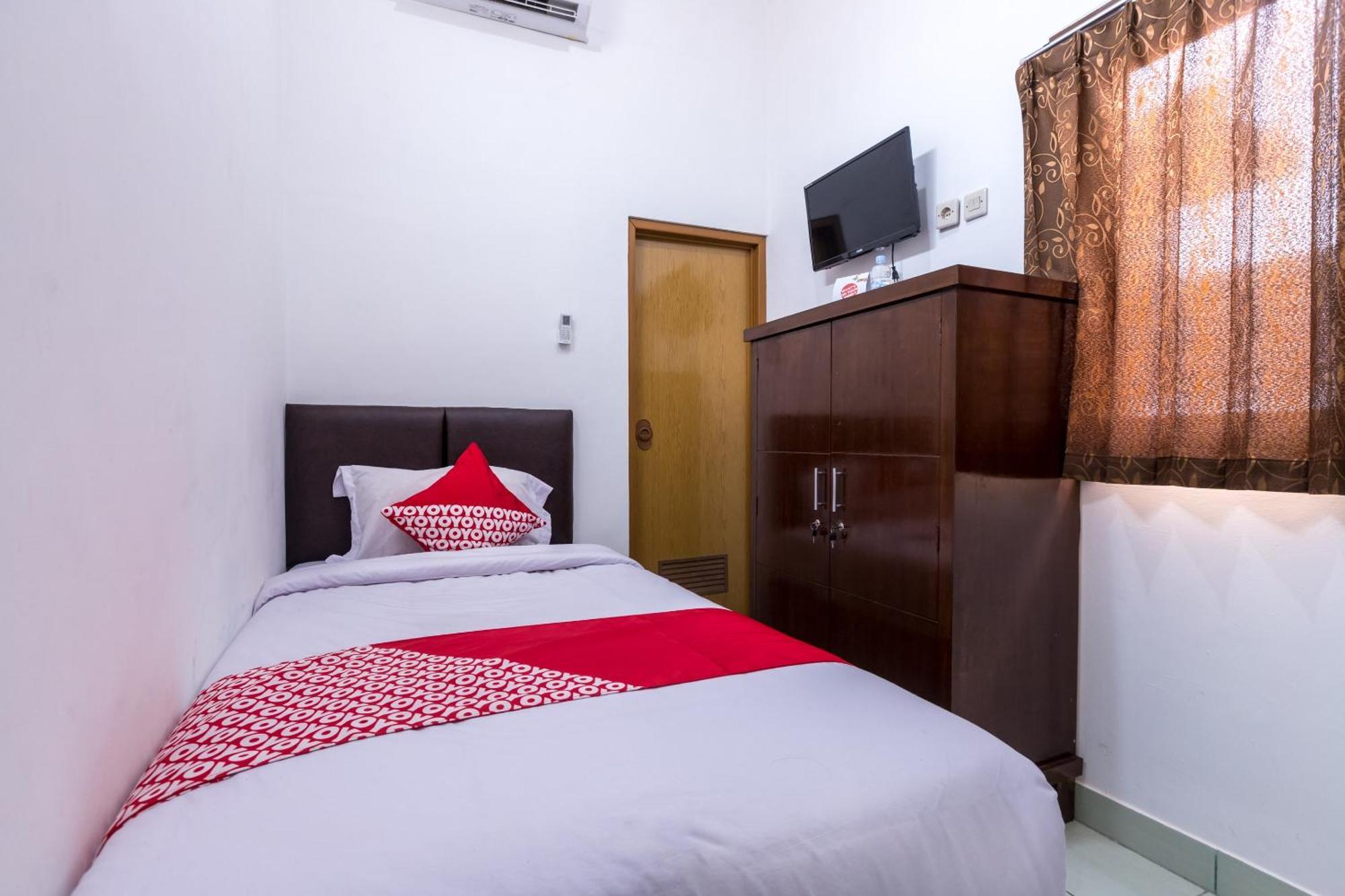 Hotel Oyo 1082 Kost Arie 1 Yakarta Exterior foto