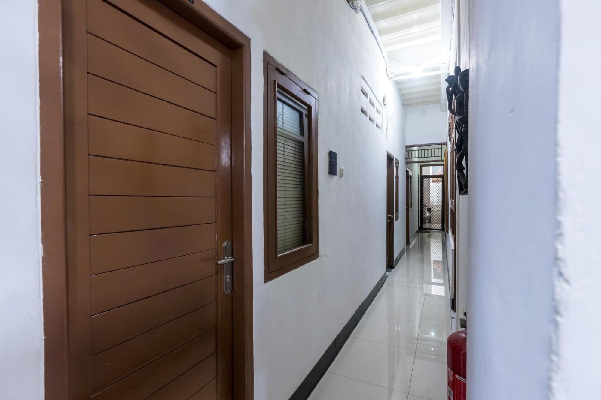 Hotel Oyo 1082 Kost Arie 1 Yakarta Exterior foto